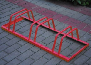 Stojak rowerowy stalowy kolor czerwony na 3 stanowiska (kod:3027/3/S/P/Czerwony)
